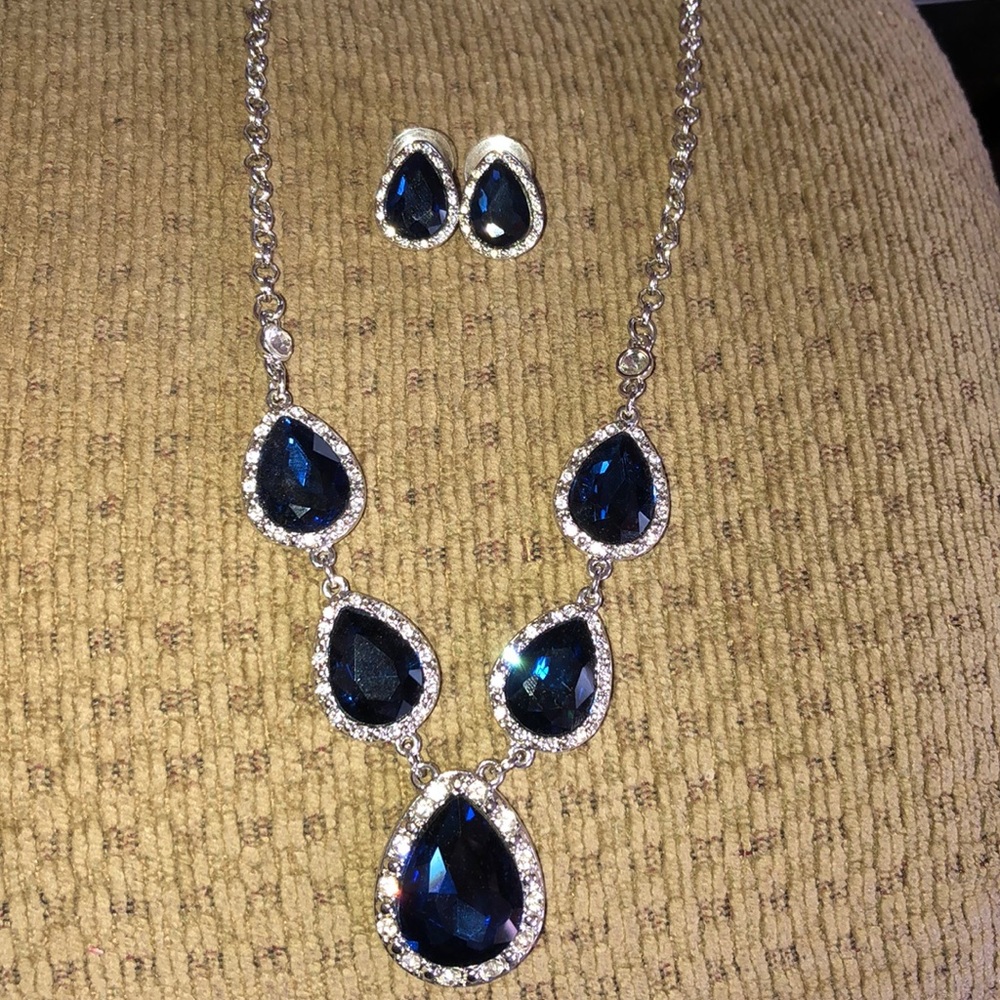 Necklace and earring bundle set